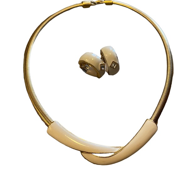 Trifari Jewelry - Vintage TRIFARI GoldTone & Ivory Enamel Choker Necklace and Clip On Earrings